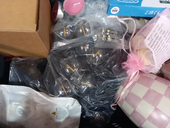 LOT OF APPROXIMATELY 10 ASSORTED HOUSEHOLD ITEMS TO INCLUDE HOME LED SES FRIDGE BULB, YANKEE CANDLE, ETC