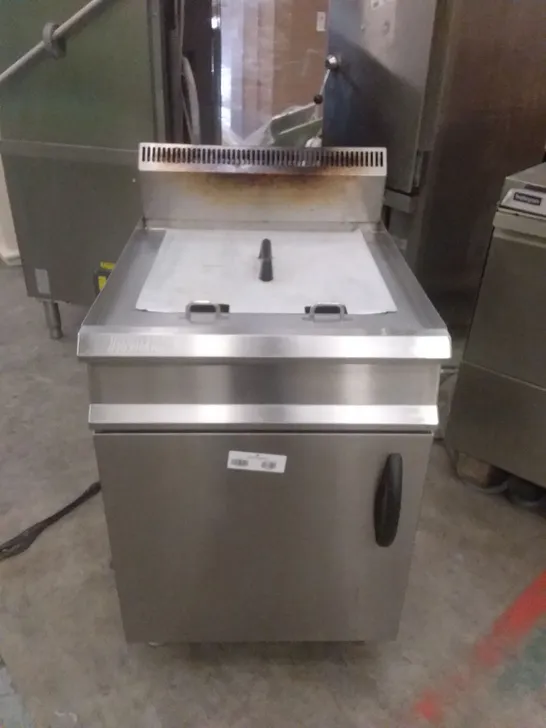 MOORWOOD VULCAN SINGLE TANK, TWIN BASKET GAS FRYER