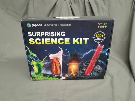 SURPRISING SCIENCE KIT AGES 4+