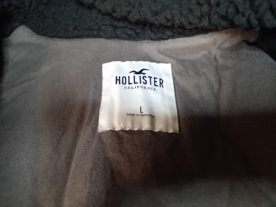 HOLLISTER BLACK/BORG BUTTONLESS JACKET - LARGE