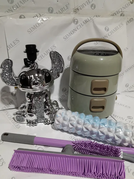 BOX OF APPROXIMATELY 10 ITEMS TO INCLUDE STITCH LAMP, PORTABLE BRUSH, BACK ROLLER ETC