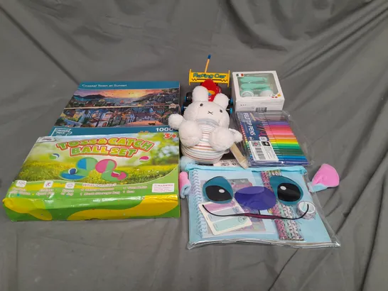 BOX OF ASSORTED TOYS AND GAMES TO INCLUDE TEDDIES, JIGSAWS AND FELT TIP PENS 