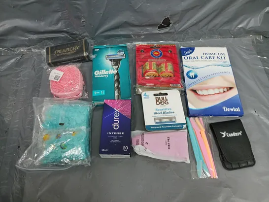 APPROXIMATELY 15 ASSORTED COSMETICS PRODUCTS TO INCLUDE - ORAL CARE KIT, DUREX STIMULATION GEL, AND GILLETTE MACH3 ETC. 