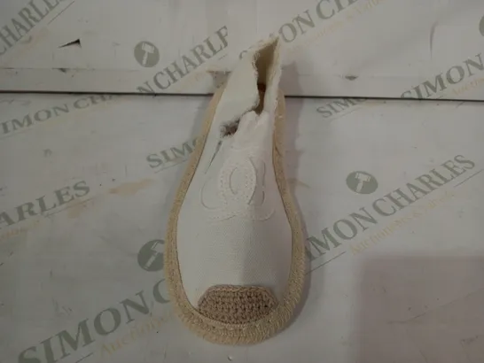 PAIR OF CHANEL CANVAS SLIP-ON SHOES IN WHITE EU SIZE 37