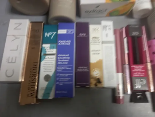 LOT OF APPROXIMATELY 20 ASSORTED HEALTH AND BEAUTY ITEMS TO INCLUDE PAULAS CHOICE SMOOTHING TREATMENT, TAMAAR FACE OIL, CLINIQUE REPAIR CREAM AND E.L.F. MASCARA