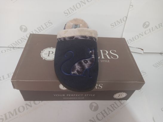 BOXED PAIR OF PAVERS SLIPPERS IN NAVY UK SIZE 3