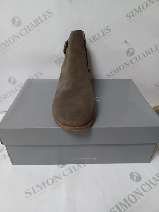 VIONIC GREIGE JOY MILLIE BOOT SIZE 8 