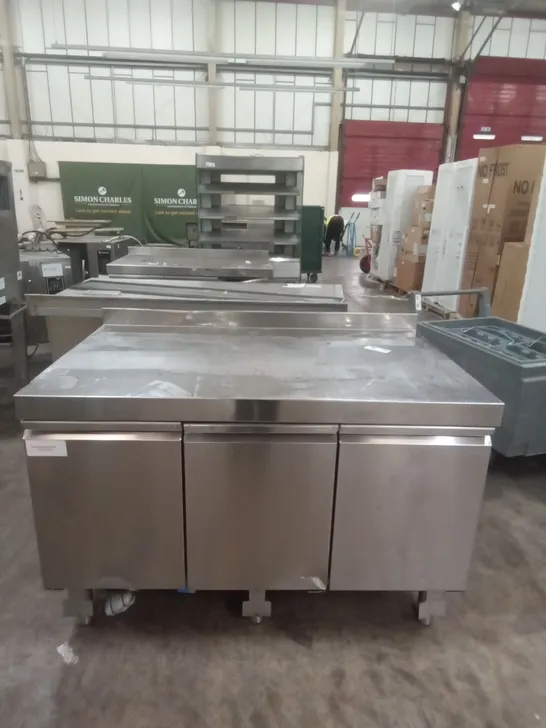 COMMERCIAL FOOD PREP STATION WITH UNDERCOUNTER FRIDGES