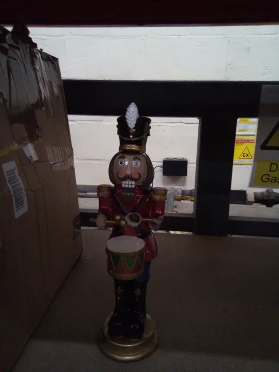 CHRISTMAS NUTCRACKER WITH DRUM