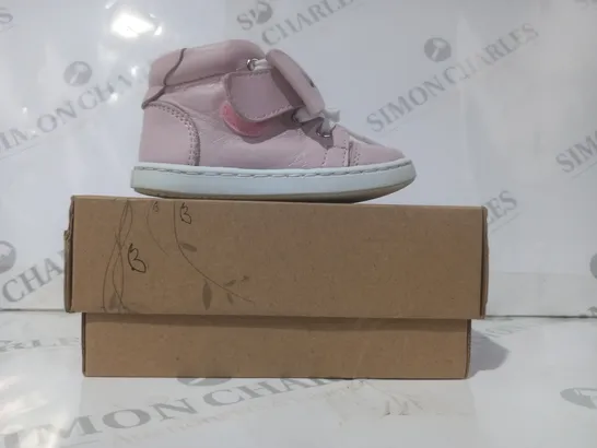 BOXED PAIR OF BORBOLETA TATIANA INFANT BOOTS IN PINK EU SIZE 21