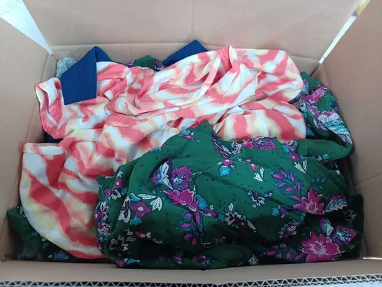 BOX OF APPROX 13 ASSORTED CLOTHING ITEMS TO INCLUDE - D&CO - MARLA WYNNE - RUTH LONGSFORD ECT 