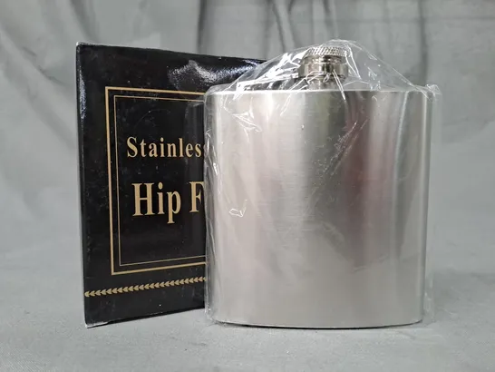 BOX OF APPROXIMATELY 30 ASSORTED UNBRANDED STAINLESS STEEL HIP FLASKS - COLLECTION ONLY