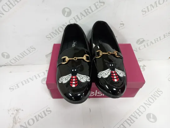APPROXIMATELY 14 BOXED PAIR OF KELSI KIDS BUTTERFLY EMBROIDERED LOAFERS IN BLACK TO INCLUDE SIZES 1, 2, 8, 9, 10, 11, 12, 13