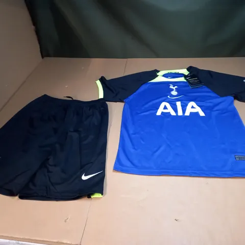 TOTTENTHAM HOTSPURS AWAY JERSEY AND SHORTS SIZE UNSPECIFIED