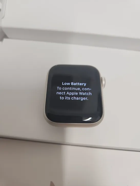 APPLE WATCH SE 40MM STARLIGHT ALUMINUM SMART WATCH