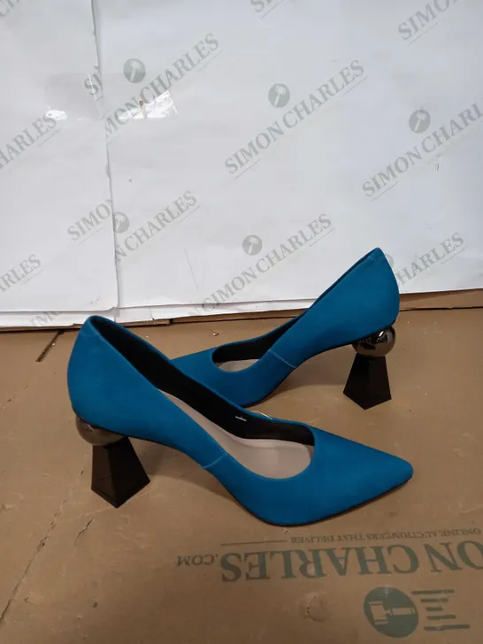 MODA IN PELLE BLUE AND BLACK DETAILED HEELS SIZE 37