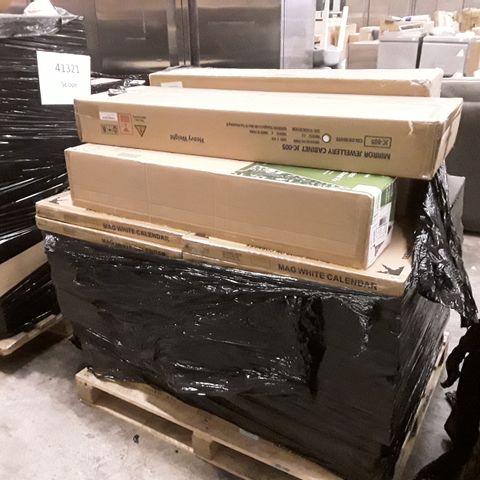 PALLET OF ASSORTED ITEMS INCLUDING GREEN LAPLAND FOR TREE, MIRROR JEWELLERY CABINET AND MAG WHITE CALENDAR 
