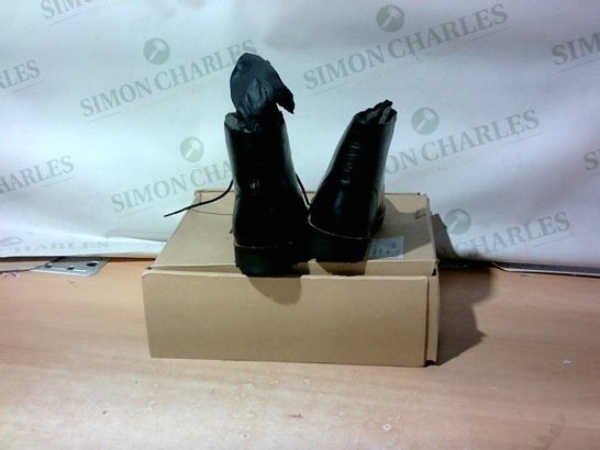 BOXED PAIR OF LAREDOUTE COLLECTIONS BLACK BOOTS SIZE 38