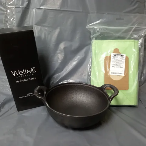 APPROXIMATELY 20 ASSORTED ITEMS TO INCLUDE CAST IRON PAN, PAPRE BAGS, WELLE AUSTRALIA HYDRATOR BAG, ETC