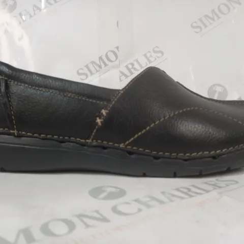 BOXED PAIR OF CLARKS SLIP-ON SHOES IN BLACK EU SIZE 42