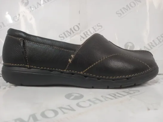 BOXED PAIR OF CLARKS SLIP-ON SHOES IN BLACK EU SIZE 42