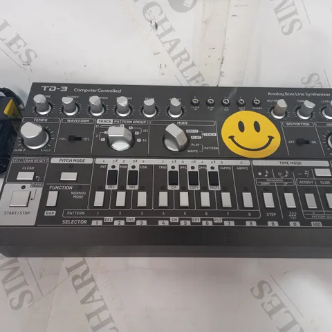BEHRINGER TD-3-BK ANALOG BASS LINE SYNTHESIZER (COLLECTION ONLY)