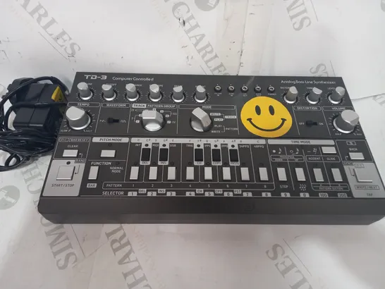 BEHRINGER TD-3-BK ANALOG BASS LINE SYNTHESIZER (COLLECTION ONLY)