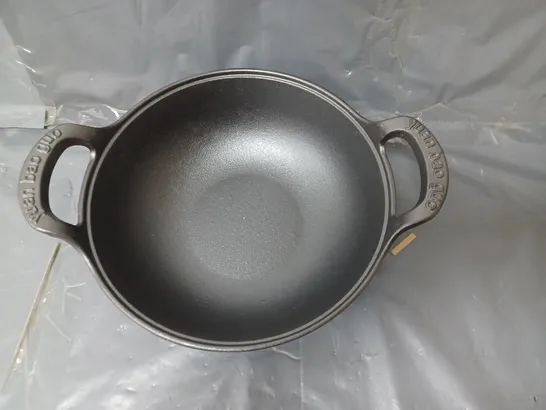 BOXED COLOURED ENAMEL CASSEROLE POT WITH WOODEN LID