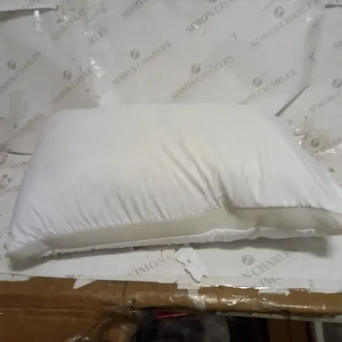 WHITE BEDROOM PILLOW 572050