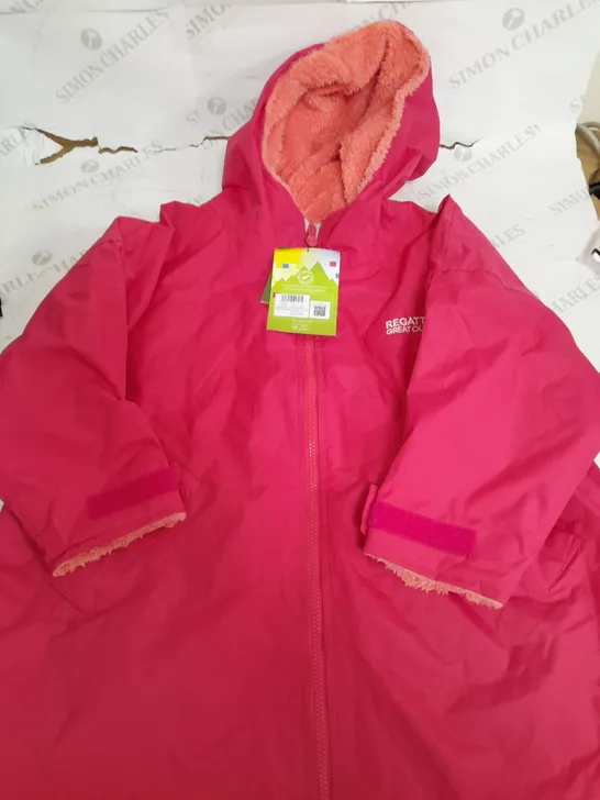 REGATTA BRIGHT PINK JUNIOR WATERPROOF ROBE - 5/9 YEARS