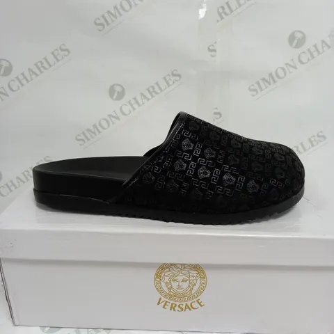 BOXED VERSACE SLIPPER SLIDERS - SIZE UNSPECIFIED 