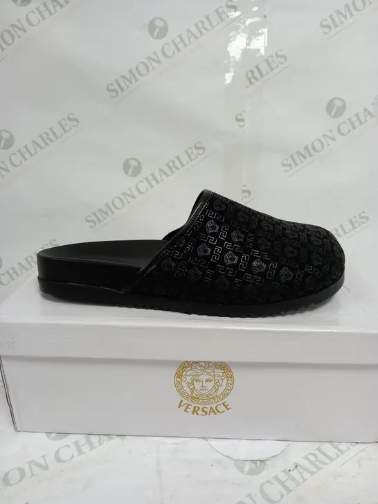 BOXED VERSACE SLIPPER SLIDERS - SIZE UNSPECIFIED 