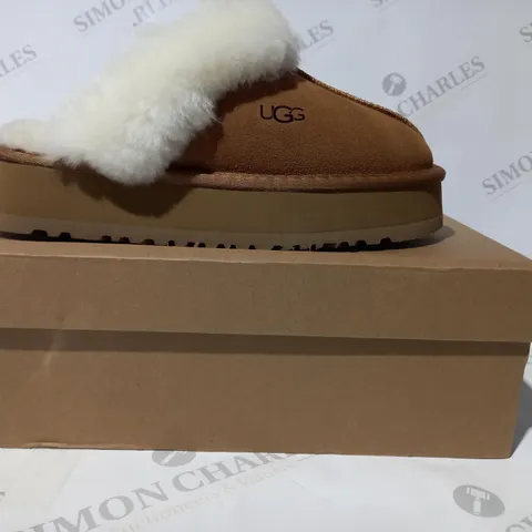 BOXED PAIR OF UGG SLIPPERS IN BROWN UK SIZE 5
