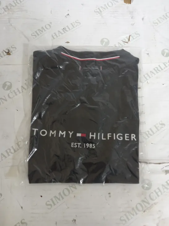 SEALED TOMMY HILFIGER BLACK T-SHIRT - SMALL