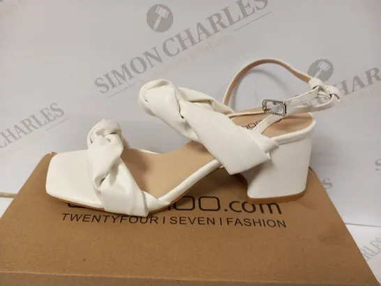 BOXED BOOHOO WIDE FIT DOUBLE PLAIT STRAP TWO PART HEEL SIZE 4