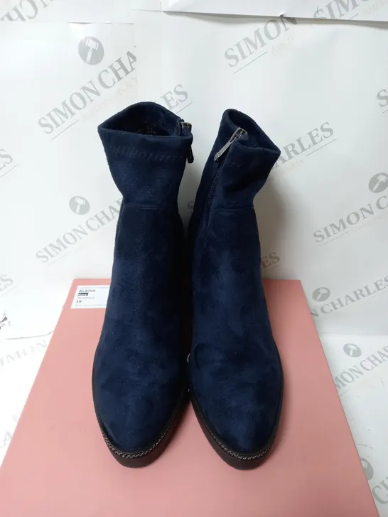 BOXED MODA IN PELLE ALAINA WEDGE HEEL SOCK BOOT - NAVY - SIZE 6