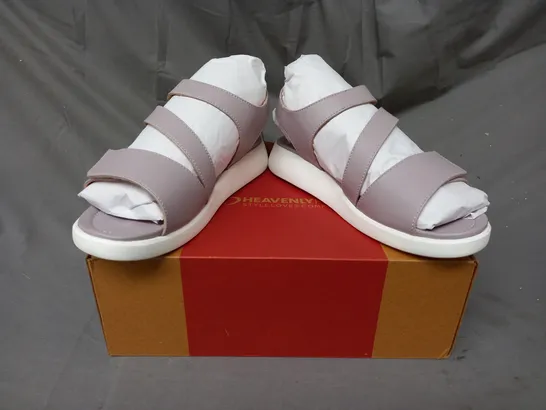 BOXED PAIR OF HEAVENLY FEET OPEN TOE SANDALS IN MAUVE UK SIZE 7