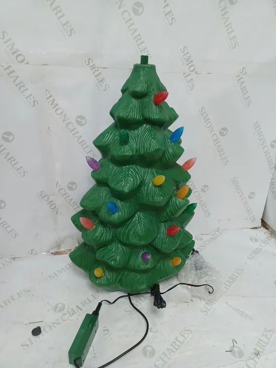 MR CHRISTMAS INDOOR OUTDOOR MOLDED CHRISTMAS TREE