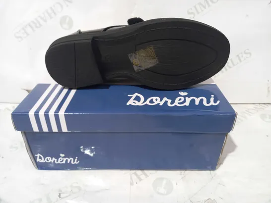 BOXED PAIR OF DONEMI VELCRO STRAP SHOES IN BLACK EU SIZE 32