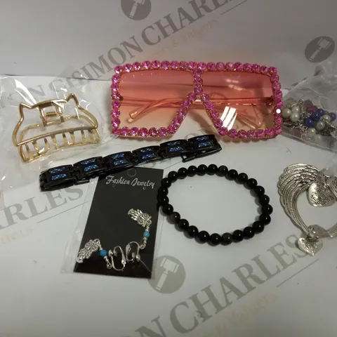 BOX OF APPROX 20 ITEMS TO INCLUDE COSTUME JEWELLERY AND GLASSES