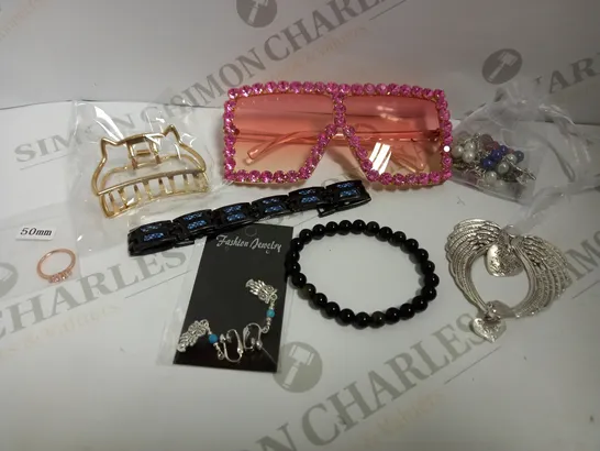 BOX OF APPROX 20 ITEMS TO INCLUDE COSTUME JEWELLERY AND GLASSES