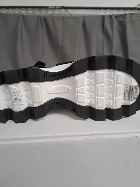 SKETCHERS BLACK AND WHITE OPEN TOE FLAT STRAP SANDALS - SIZE 6