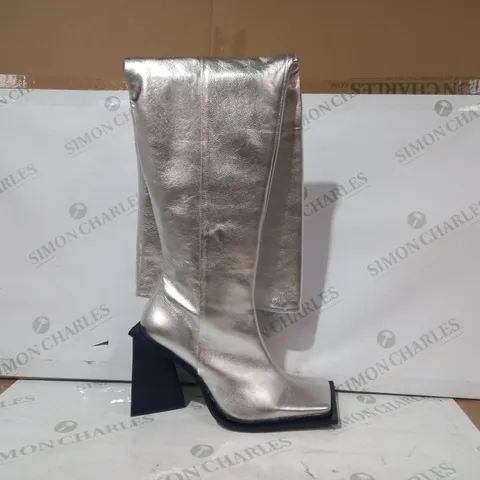 BOXED PAIR OF TOPSHOP FREYA LEATHER THIGH HIGH SQUARE TOE BOOTS IN METALLIC SILVER COLOUR UK SIZE 6