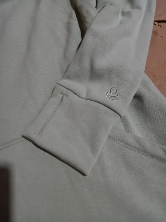 CUDDL DUDS MINT GREEN SUPER SOFT SWEATER WITH FRONT POCKET AND THUMB HOLE DETAIL SIZE M