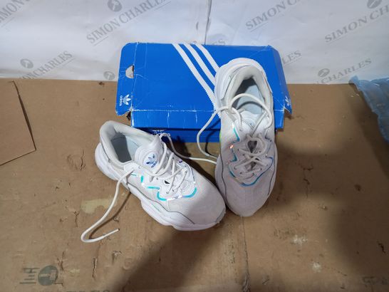 BOXED PAIR OF ADIDAS WHITE TRAINERS SIZE 4.5