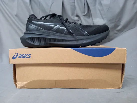 BOXED PAIR OF ASICS GEL-KAYANO 30 SHOES IN BLACK UK SIZE 6.5