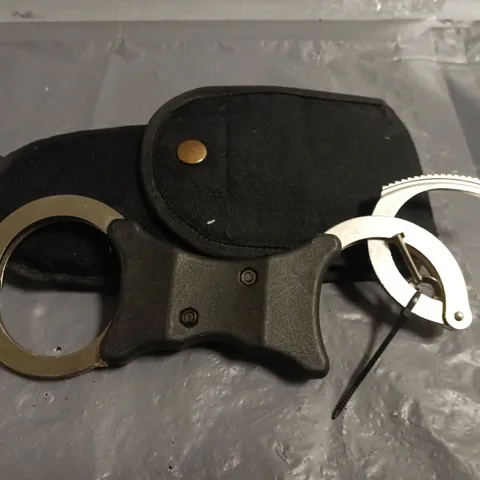 HIATTS HANDCUFFS IN CARRY CASE