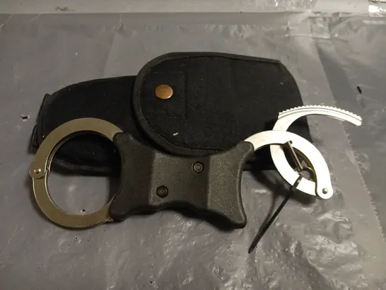 HIATTS HANDCUFFS IN CARRY CASE