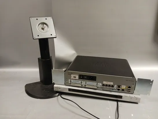 APPROXIMATELY 8 ASORTED ELCTRICAL ITEMS INCLUDE MONITOR STANDS FROM IIYAMA & LENOVO, CISCO 1900 SERIES INTERGRATED SERVICES ROUTER, SONY DVP-NS29 DVD PLAYER