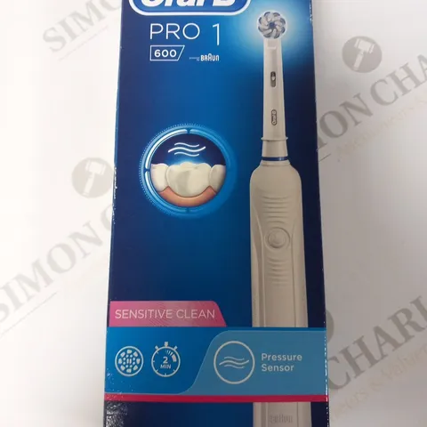 BOXED ORAL-B PRO 1 600 POWERED BY BRAUN SENSITIVE CLEAN TOOTHBRUSH